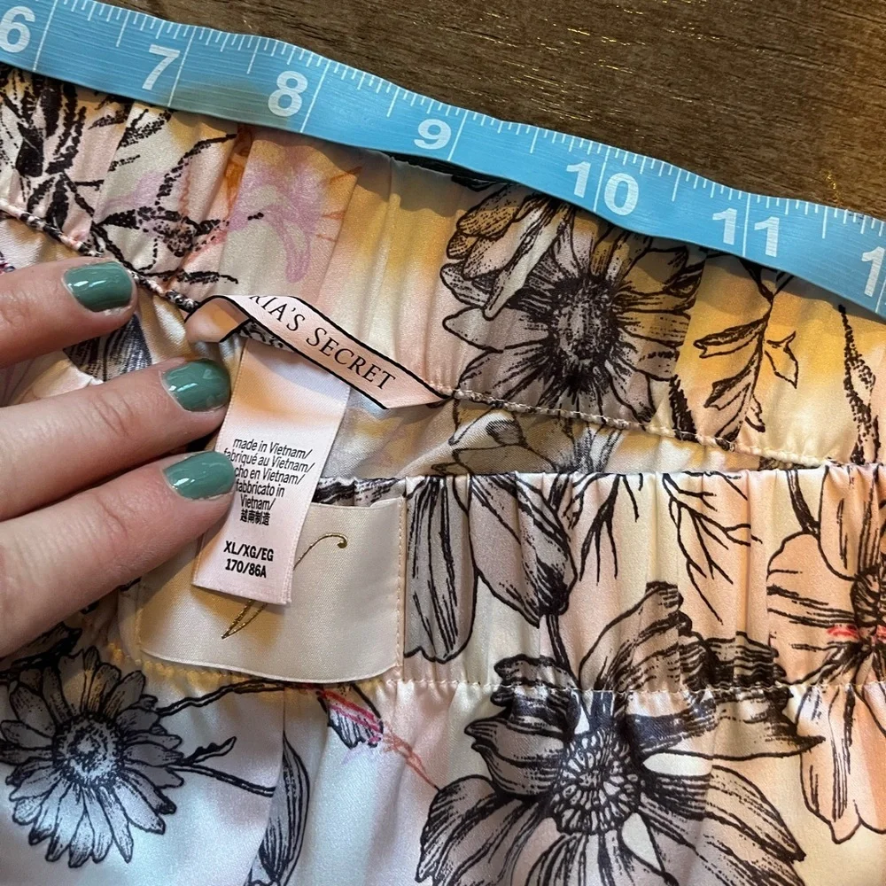Victoria secret silky pajama bottoms - Picture 4 of 4